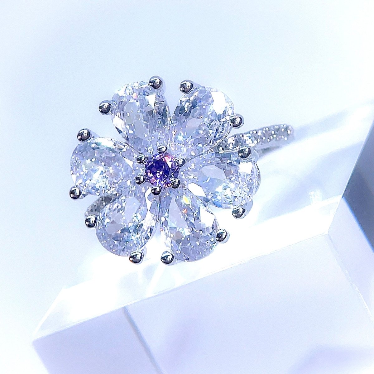 Mika - Crystal Flower Ring - SandyKandy