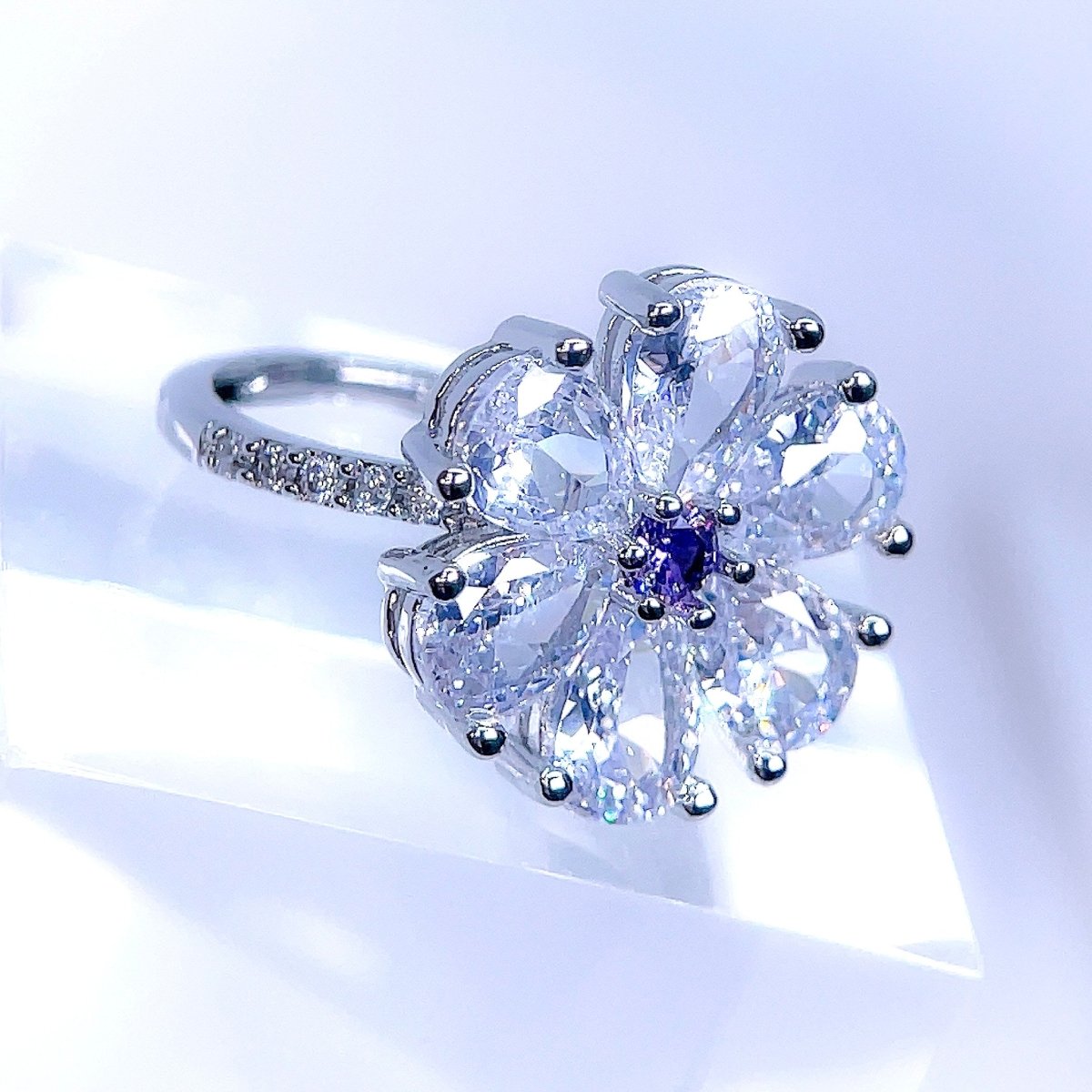 Mika - Crystal Flower Ring - SandyKandy
