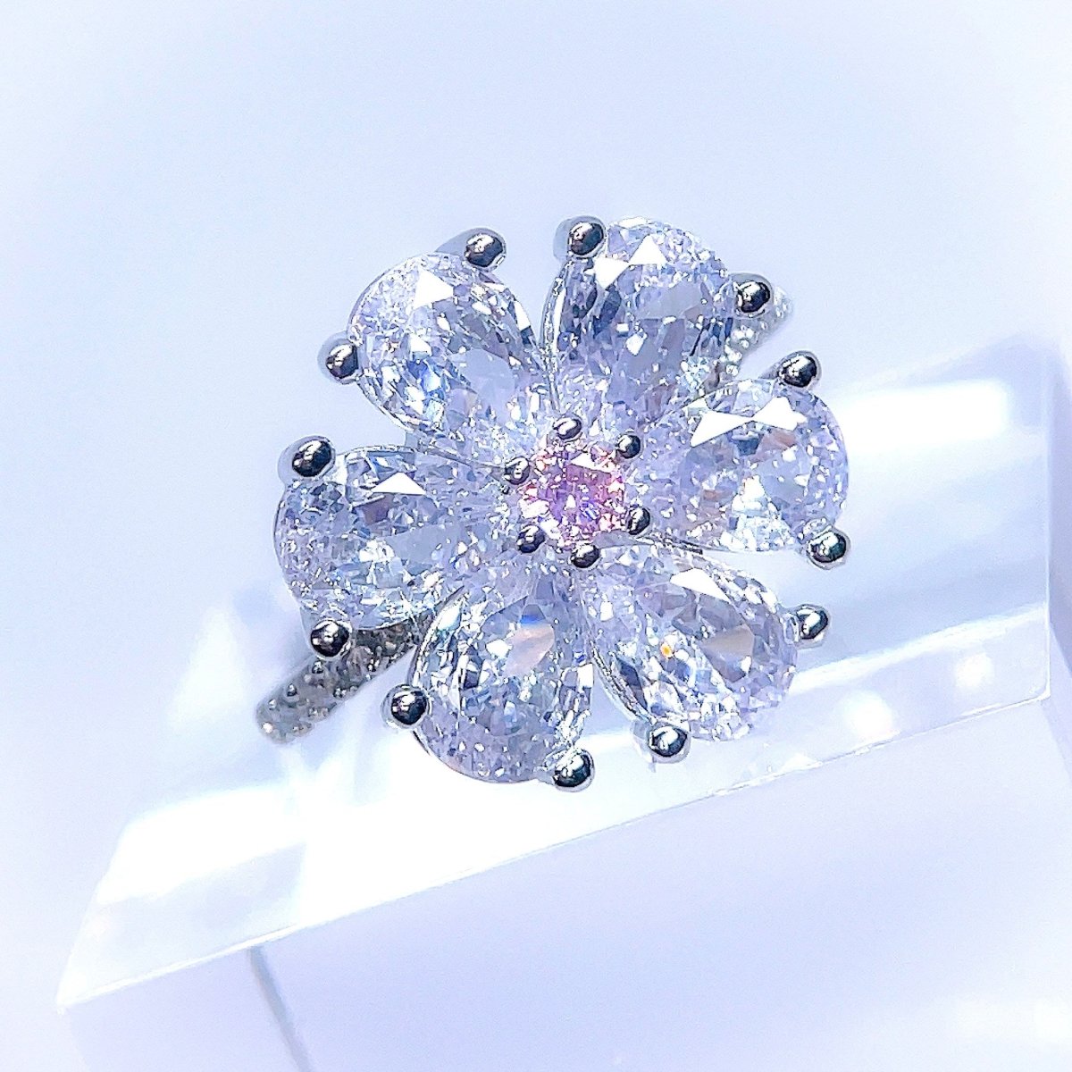 Mika - Crystal Flower Ring - SandyKandy