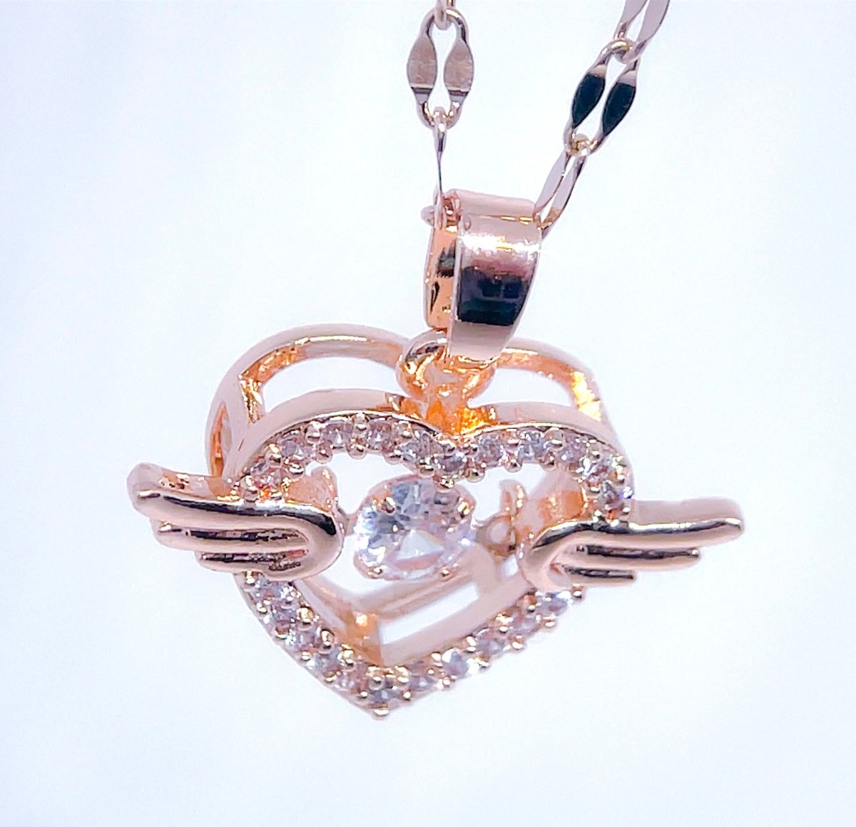 *Throbbing* Angel Heart Necklace - SandyKandy