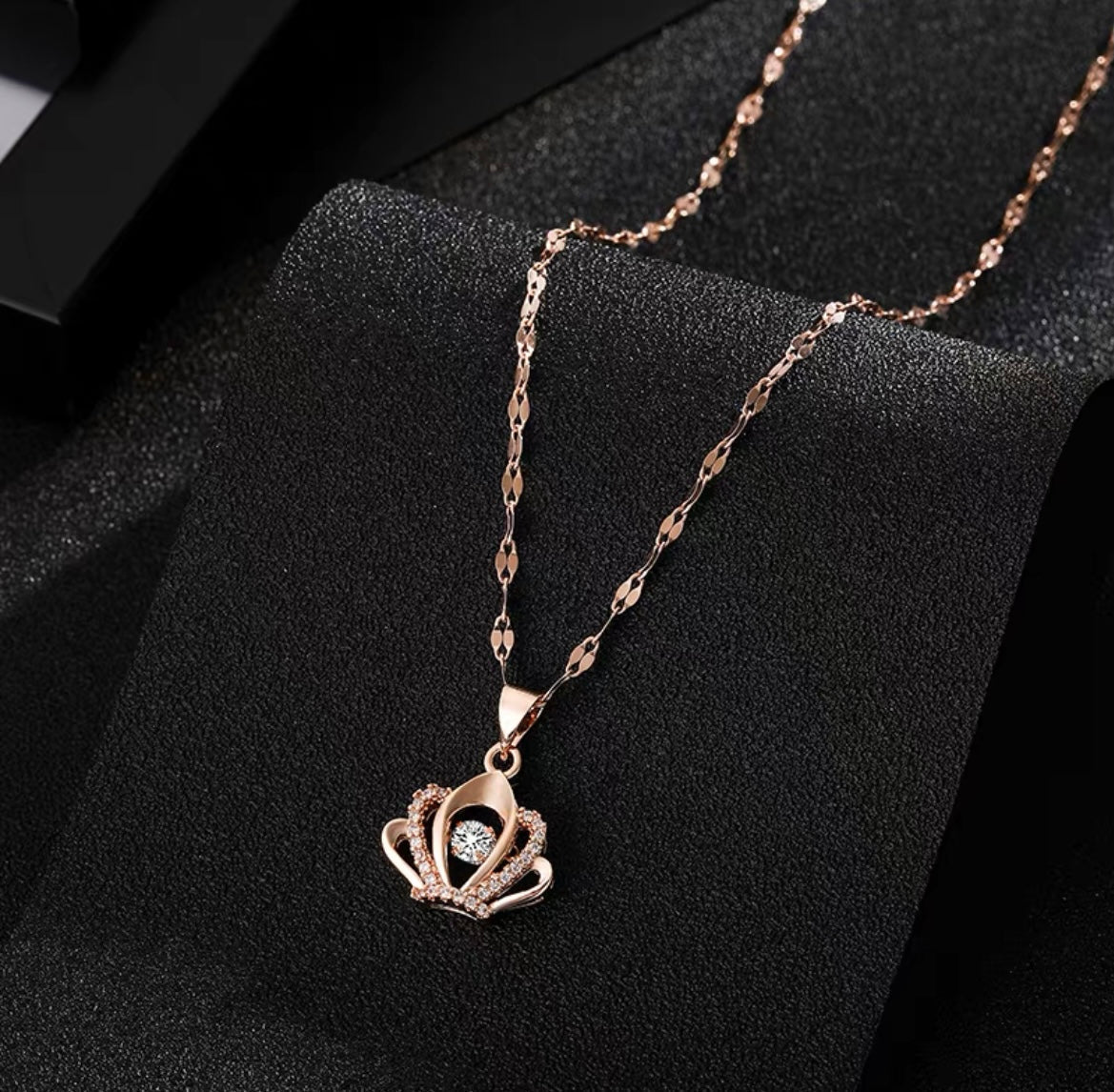 *Throbbing* Queen Crown Necklace - SandyKandy