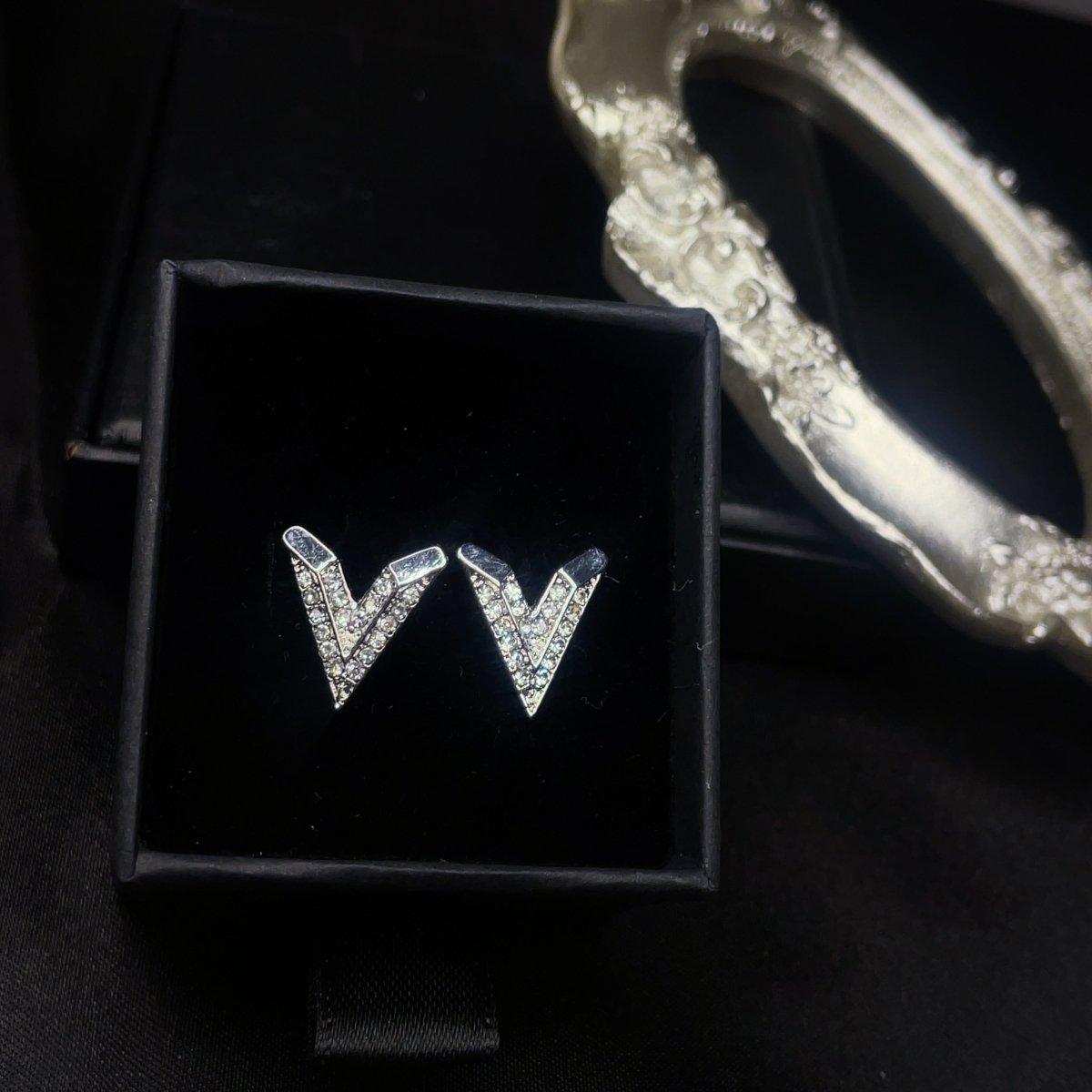 Victory Studs - SandyKandy